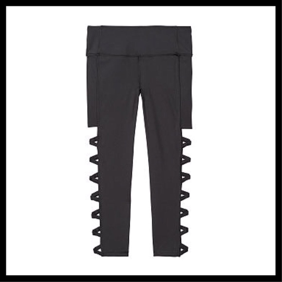 Victoria's Secret Pants - Victoria’s Secret Knockout Mid Rise Pocket Capri